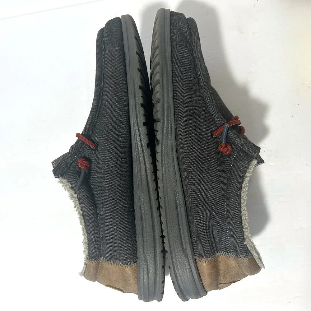 Hey Dude Wally Black Shell Mens Size 11 Grey Faux Fur Lined Loafers Casual Cozy
